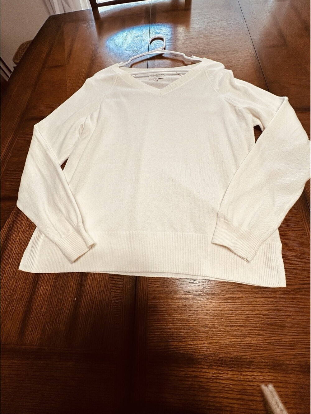 Lucky Brand Women's Ivory V-neck Sweater Size M